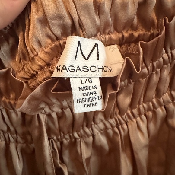 Gorgeous pleated Midi Skirt size Large - Picture 2 of 3